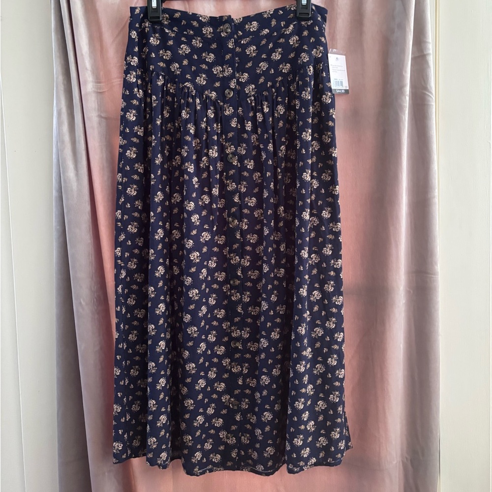 NWT Navy Blue Floral Skirt sz M
